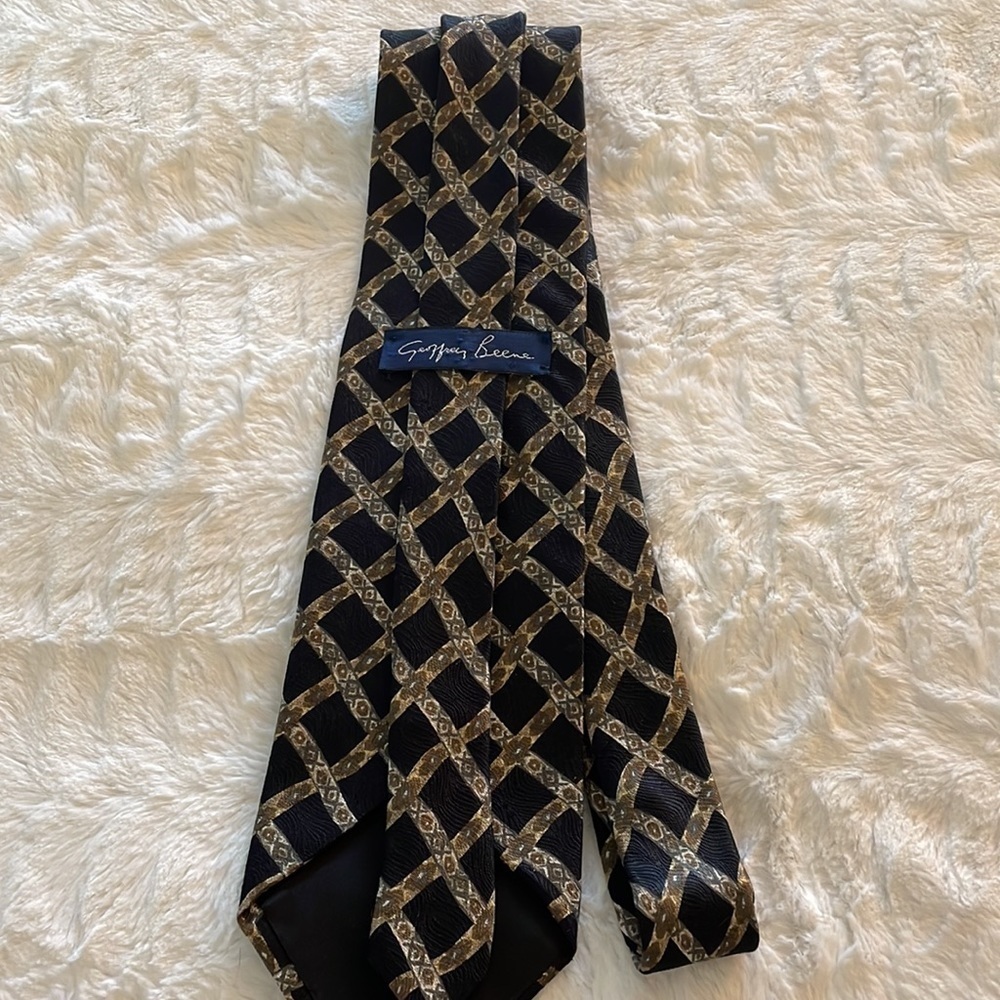 Geoffrey Beene 100% Silk Vintage Tie - Picture 2 of 3